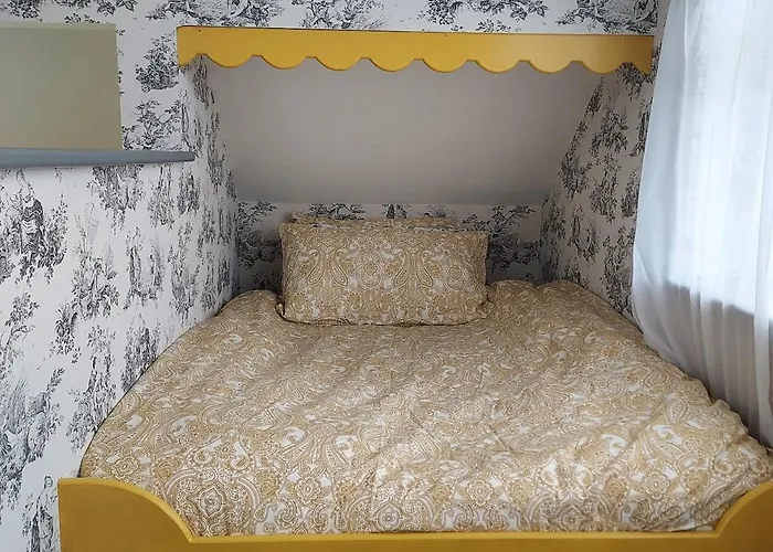 Apple Blossom Chalet New Ross